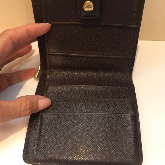 🛍️HOST PICK🛍️7/19/24🛍️06/12/24 🛍️VINTAGE LOUIS VUITTON DAMIER COMPACT WA… - Picture 13 of 16